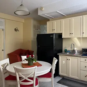 Apartment Nmg Comforts, Roseau
